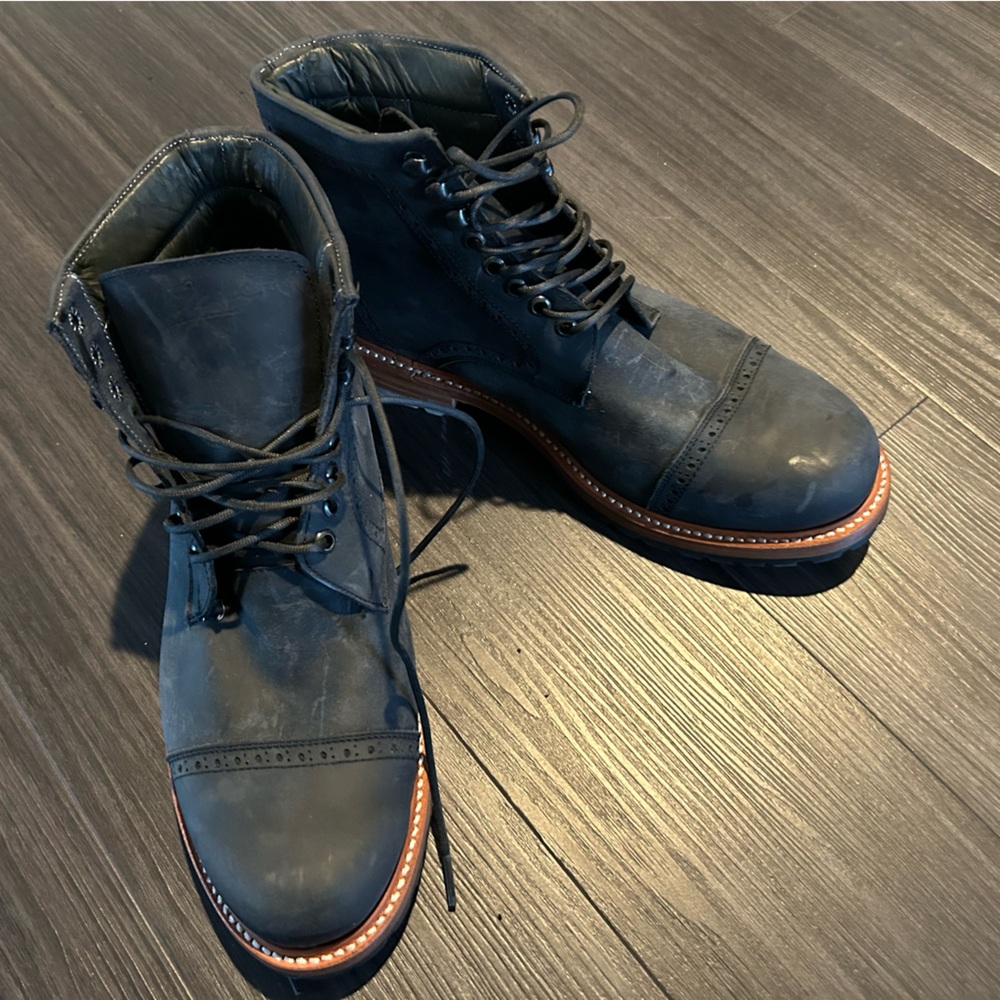 Men’s size 11 black combat style boots